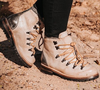 Neu Freebird by Steven beige abgenutzte Damen-Wanderstiefel US 9