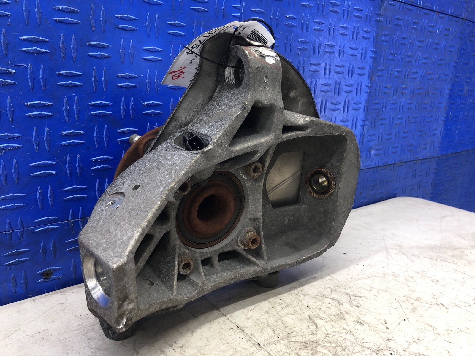 2006-2018 ASTON MARTIN VANTAGE V8 FRONT LEFT SPINDLE KNUCKLE WHEEL BEARING HUB