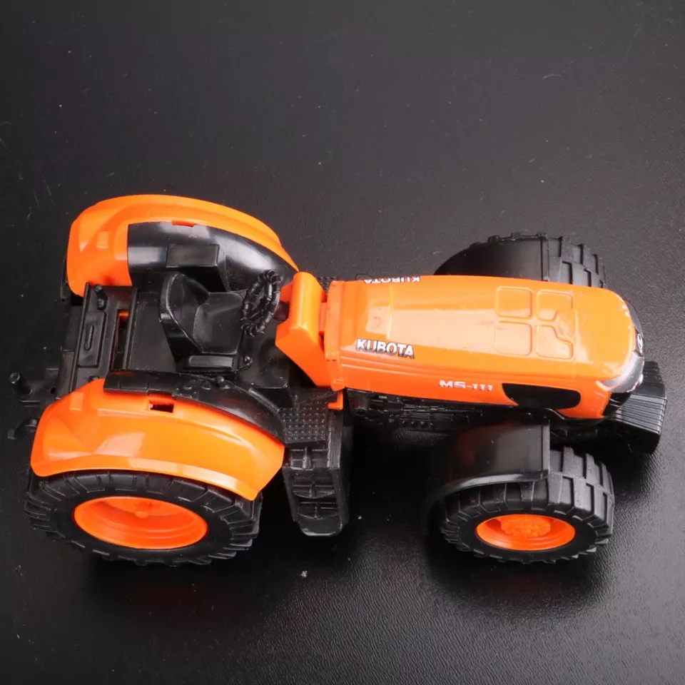 Tractor agrícola de juguete Kubota M5-111 plástico y diecast naranja modelo pequeño Foto 3 de 4