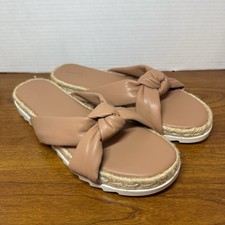 Universal Threads Women s Flip Flops Size 9