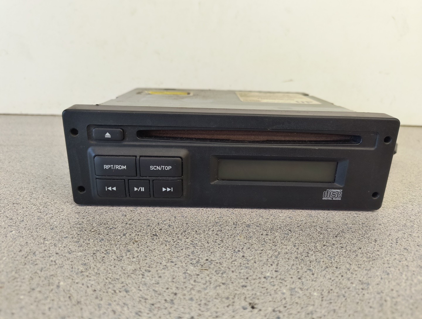 95 96 97 98 SAAB 9000 Audio Visual Equipment Radio Single Disc CD Player 4518940