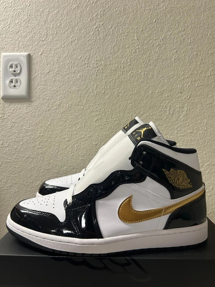 852542-007 Nike Air Jordan 1 Mid SE Metálico Dorado Patente Negro Blanco Para hombres Talla 11 Foto 2 de 4