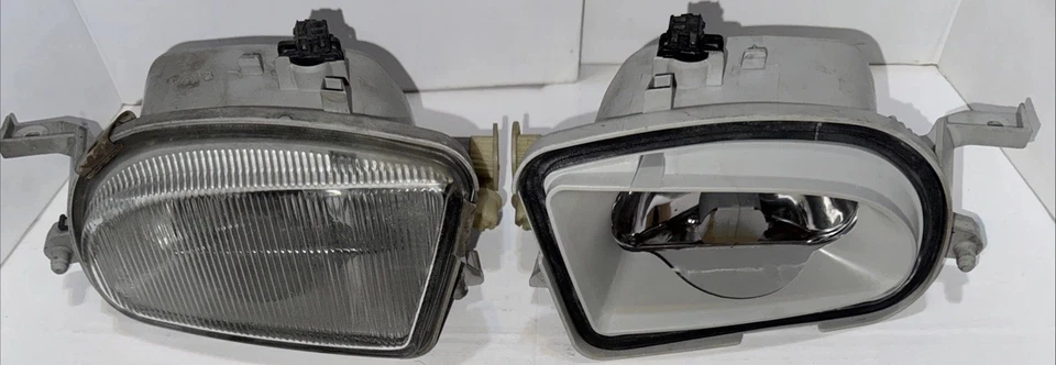 OEM Mercedes-Benz CLK320 W208 Fog Lights Left & Right Pair 2000–2002 Tested Read - Image 2 of 4