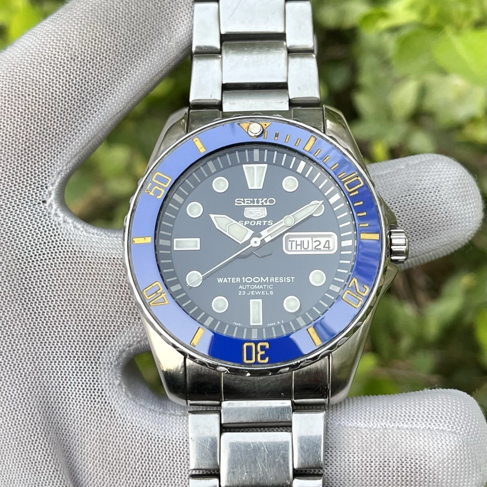 Seiko 5 Sports Diver 100 M Automatic 23 Jewels SNZF13 Japan Men Watch 7S36-03C0 - image 3 of 4