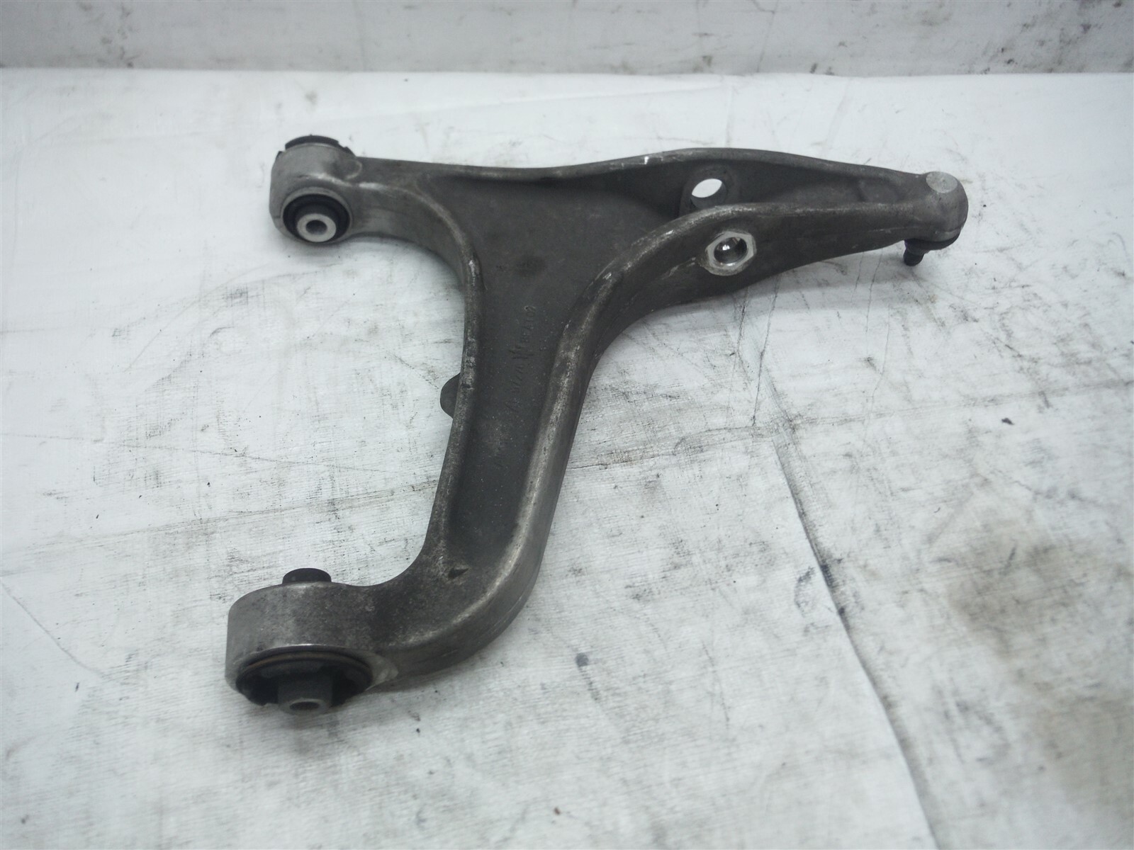 2014-2018 MASERATI GHIBLI QUATTROPORTE LEFT FRONT LOWER CONTROL ARM 06700071800