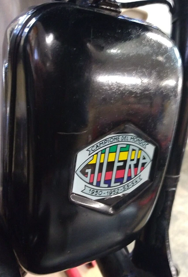 Gilera Campeones del Mundo 1950 52-53-54 seis colores parte superior tanque pegatina Sears 106 cada uno Foto 2 de 4