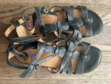 CLARKS INDIGO Black Strappy Leather Sandals Size 8 M Women’s Shoes Slingback LN