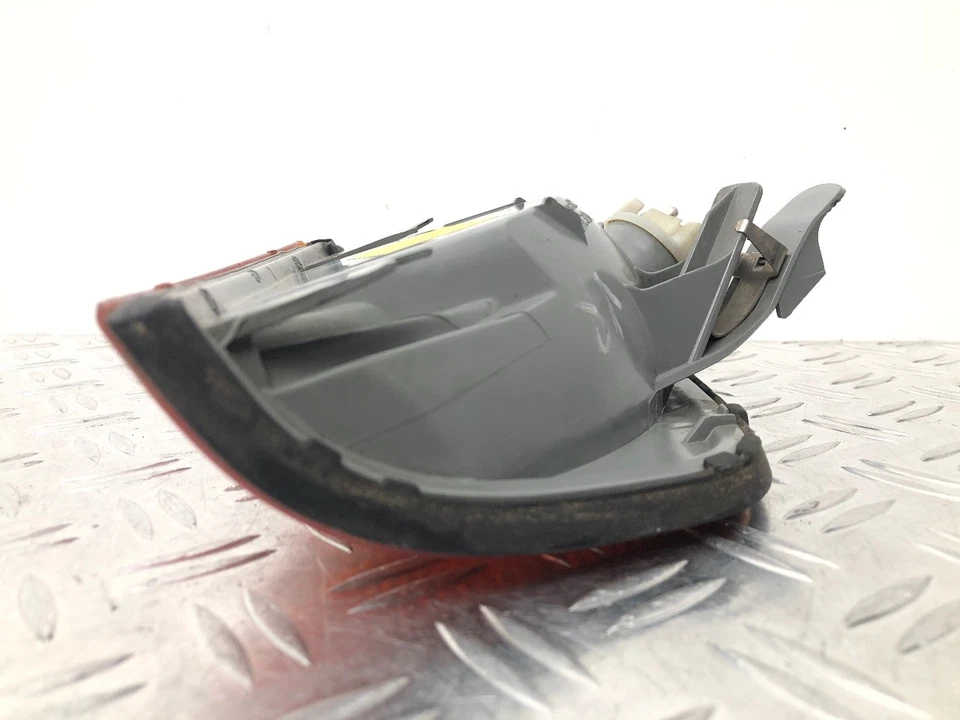 Blinker rechts vorne MERCEDES-BENZ 124 T-Modell (S124) A1248260143 - Immagine 4 di 4