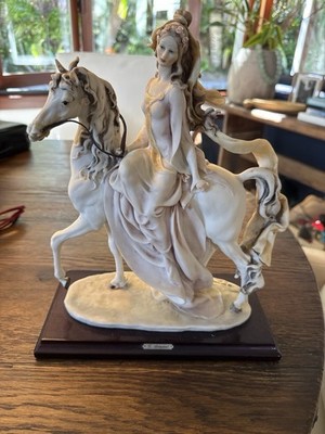Giuseppe Armani Florence 1985 Lady on Horse Figurine #695 Signed