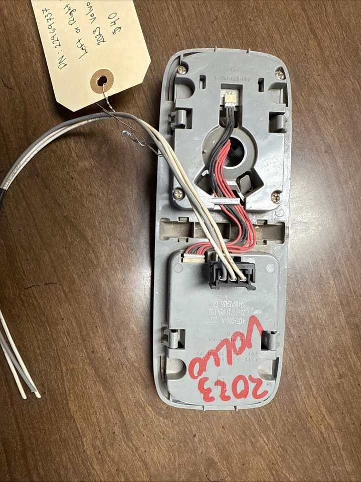 VOLVO VNL 860 2018-2024 LUZ DOMO INTERIOR DELANTERA 22969737 OEM PROBADO Foto 3 de 3