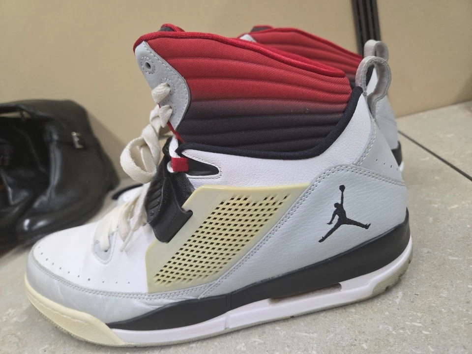 NIKE AIR JORDAN Flight TR 97 654265-104 Blanco Rojo Para hombres Talla 13 Uso Ligero Casi Nuevo Con Foto 4 de 4