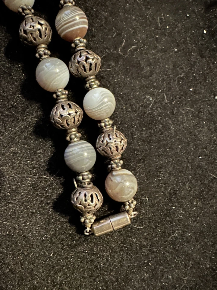 Agate & Sterling Silver Bead Necklace 17 Inches W Magnetic Closure Foto 3 de 4