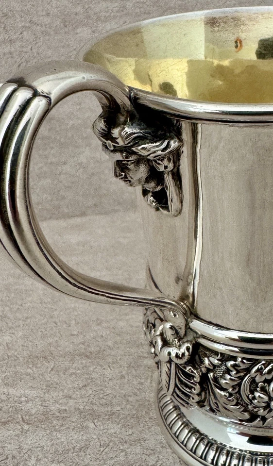 TIFFANY STERLING LARGE CHILDS CUP RINCEAUX BORDER & APPLIED FEMALE MASK 1891-02 - Изображение 4 из 4