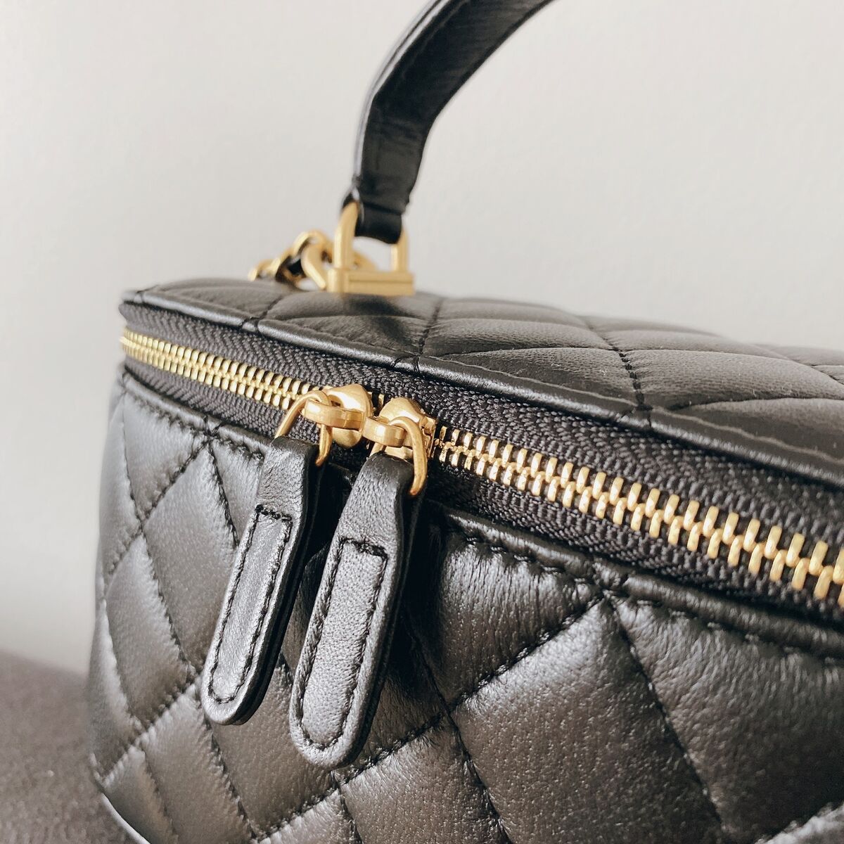 Quilted Lambskin Leather Vanity Case Chain Box Shoulder Bag Quilted Lambskin Leather Vanity Case Chain Box Shoulder Bag