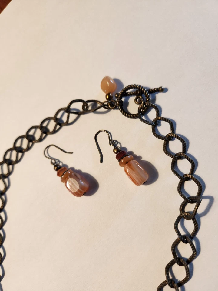 Conjunto de Colar e Brinco de Pedras Preciosas Laranja/Citrino com Bronze Acentuado - Imagem 4 de 4