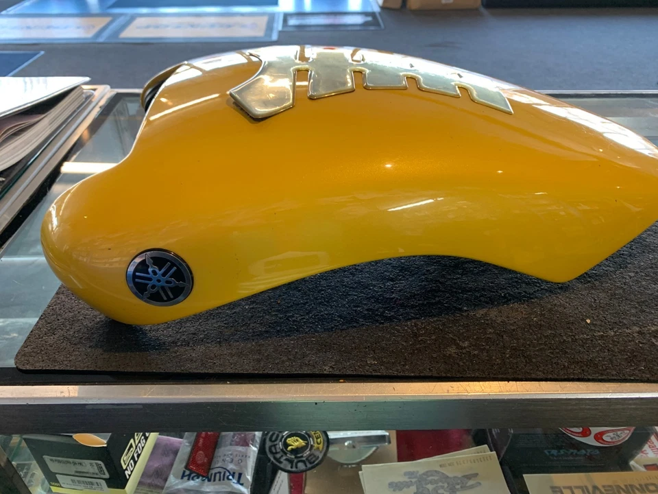 Cubierta de carcasa del tanque de gasolina Yamaha VMAX 1200 Foto 2 de 4