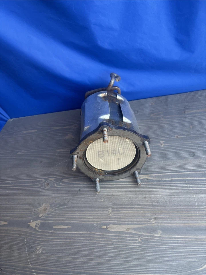 Walker Ultra EPA 16220 Direct Fit Catalytic Converter For Mazda Protege (W3305) - Image 2 of 4