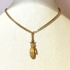Collana con ciondolo a mano figa aperta stile vittoriano tono oro vintage cerniera pull