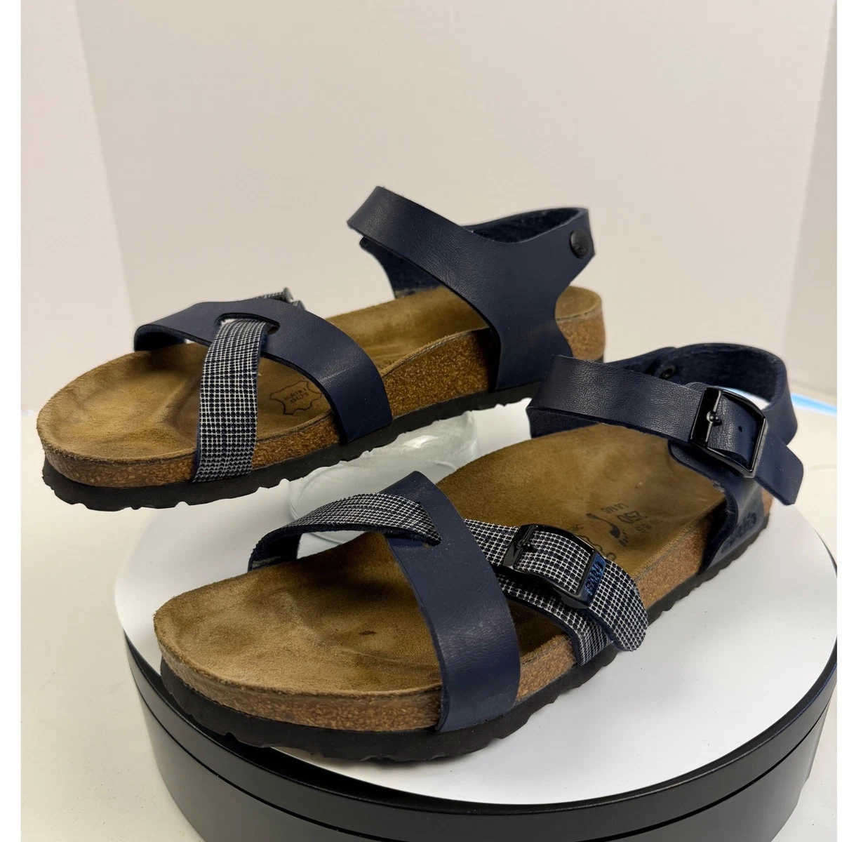 Birki’s  unisex  khaki sandals Men sz 7 women sz 9 Birkenstock Arizona Birko-Flor (Faded Khaki) Men main image 2