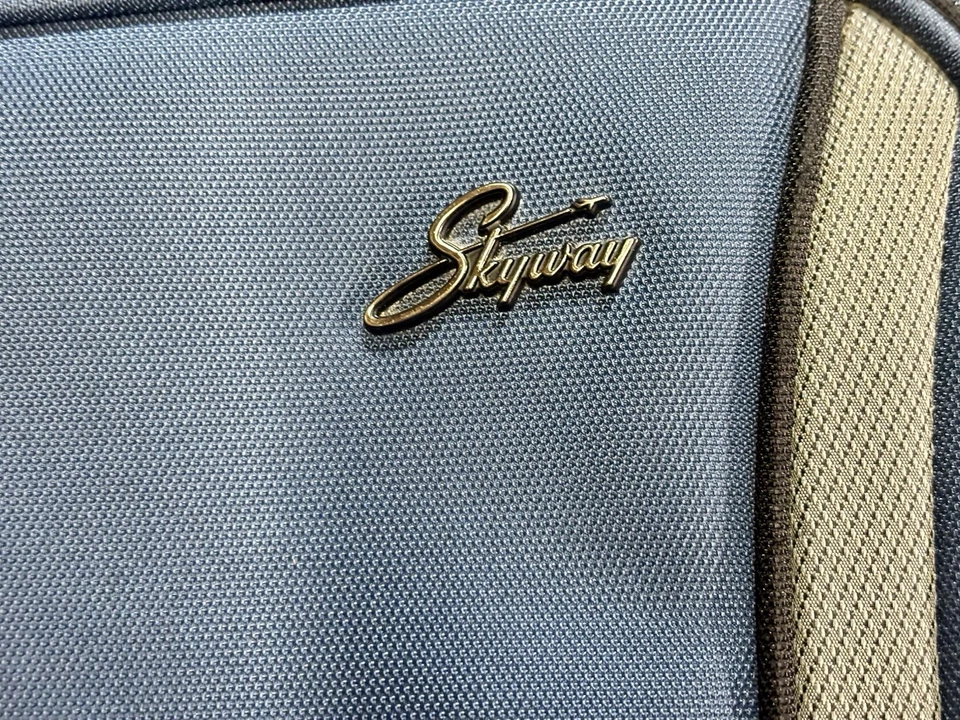 Skyway Trifold Luggage Hanging Garment Bag Suitcase Blue  22" x 16" - Image 2 of 4