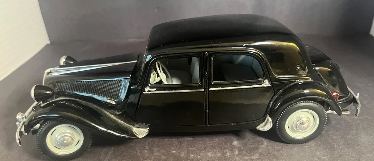 Citroen traction 1952, 6cyl 15cv, maisto 1/18