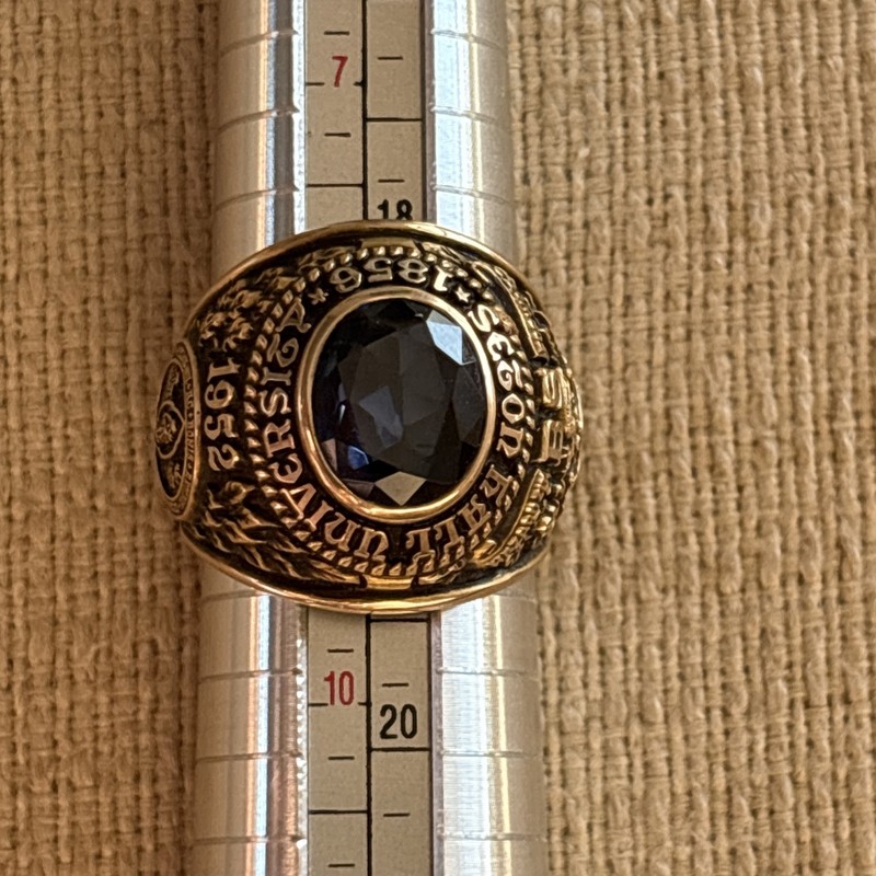 Vintage 1952 Seton Hall university 10k Gold Men’s Class Ring Size 8.5 Weight 22g