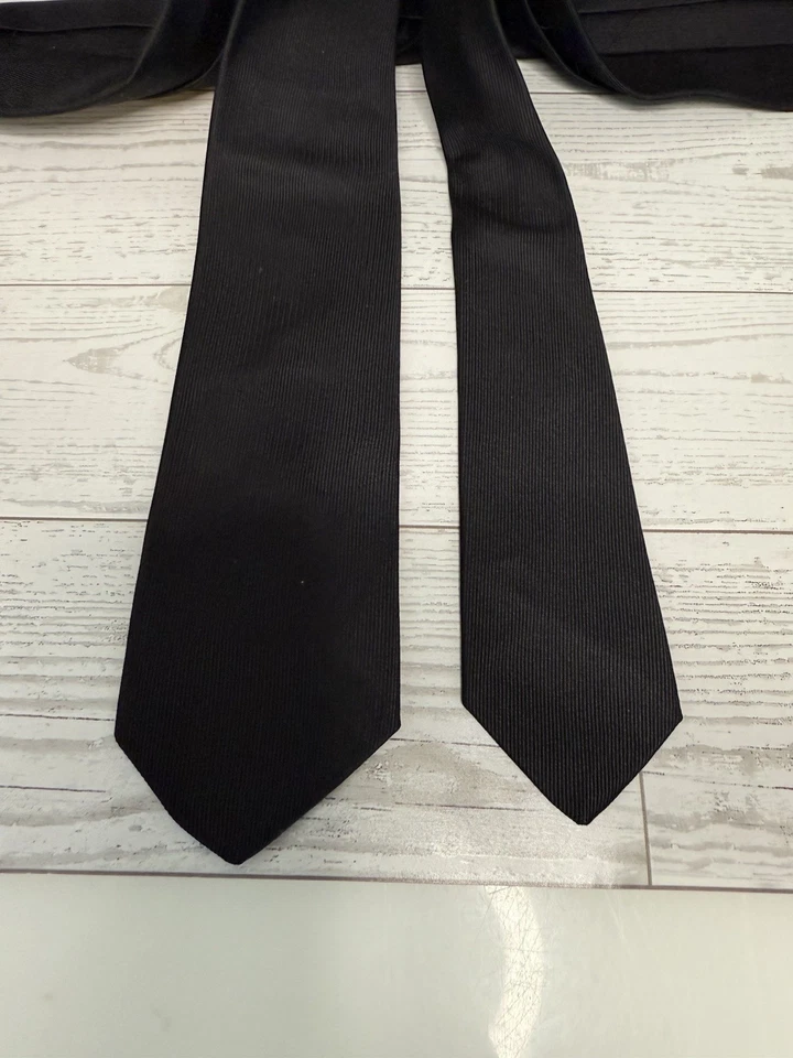 Corbata de seda delgada negra lisa Lord & Taylor’s vintage 2 1/4” X 52” Rockabilly usada en excelente estado Foto 4 de 4
