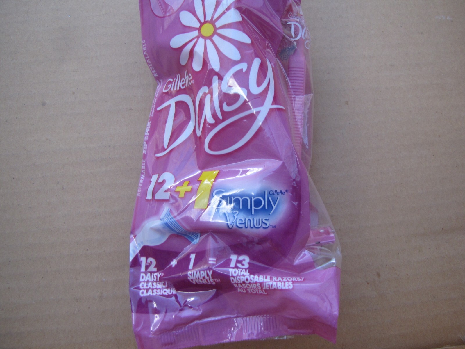 Gillette Daisy Classic Disposable Women's Razor 12 Count & 1