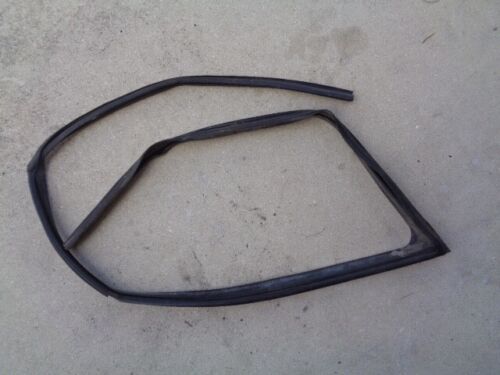 1995 ACURA LEGEND SEDAN FRONT DOOR WEATHERSTRIP RUBBER SEAL RIGHT SIDE OEM - Picture 1 of 2