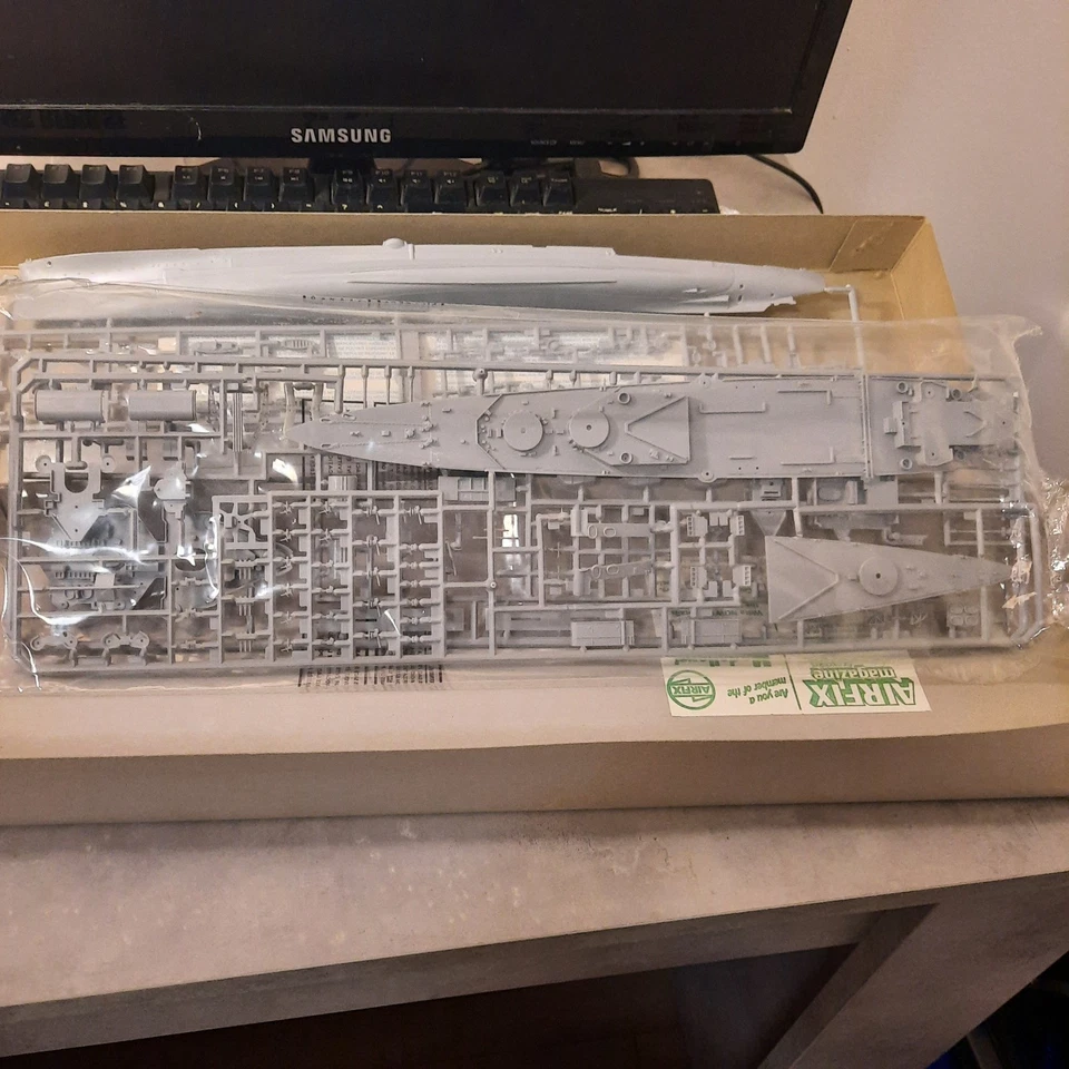 Vintage Airfix RARE HMS REPULSE 1/600.  Royal Navy Battlecruiser from WWII - Immagine 4 di 4