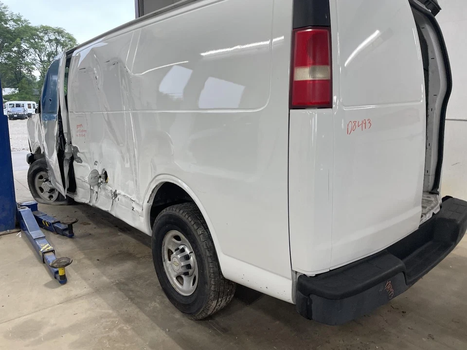 二手车头灯总成适合:2010 雪佛兰 Express 3500 货车密封梁等级 — 第 3/4 张图片