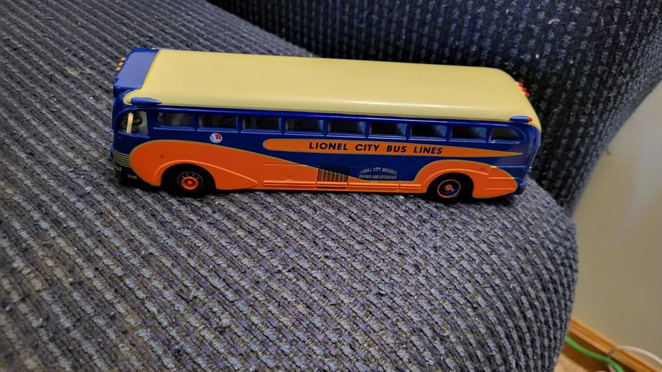 LIONEL,MTH,  LIONEL CITY BUS LINES BY CORGI - Image 3 of 4