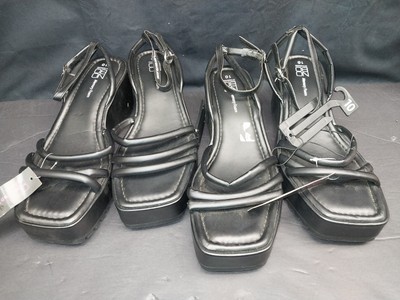 No boundaries platform sandals Size 10 Nwt. Buy One Get One Free!