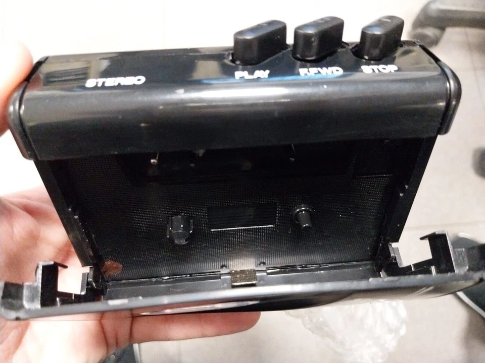 Walkman stereo cassette player International nuovo nero con cuffie - Immagine 3 di 4