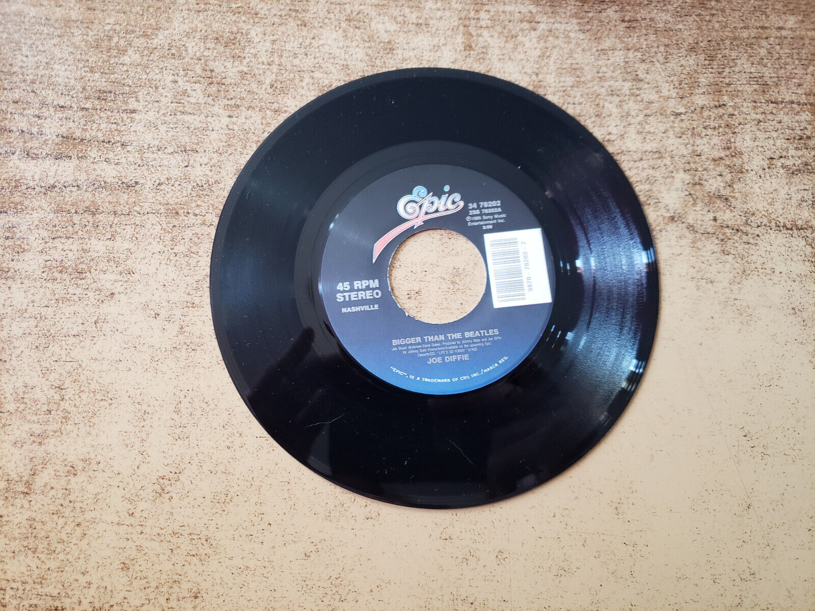 1990s MINT-EXC Joe Diffie – Bigger Than The Beatles/WHOLE LOTTA GONE 78202 45
