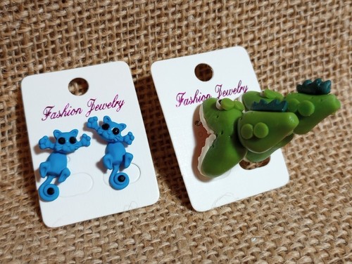 2 Paar 3D Polymer Ton Ohrringe limettengrün Krokodil & blaue Katzen - Bild 1 von 7