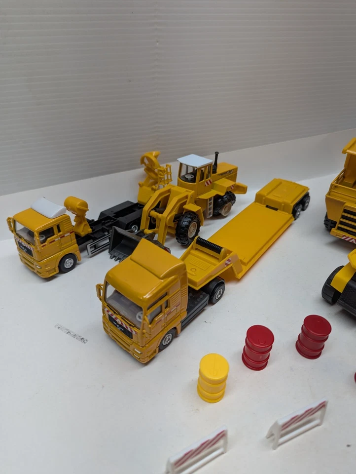 LOT OF 18 Construction Toys Trucks Men at Work Sign Rocks Steel Rolls Toy Set - Image 3 of 4
