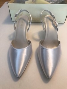  Davids Bridal Silver Heels Ladies Size 8.5 Wide Prom NIB Wedding Michaelangelo