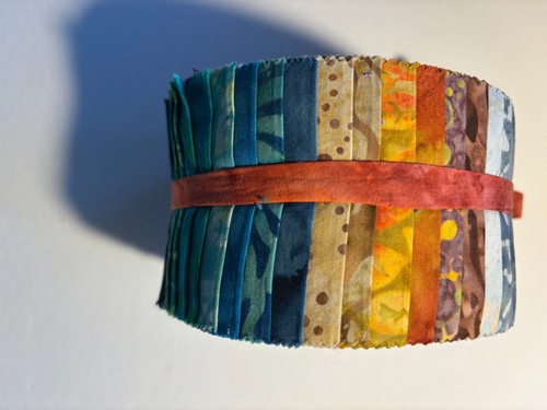 Moda MAKE WAVES Batiks 40 2 1/2" x 45" strips Jelly Roll 100% Cotton - Picture 4 of 7