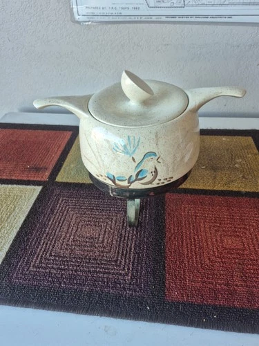 Red Wing Bob White Quail 2 QT Casserole w/ Lid & Original Metal Warming Stand