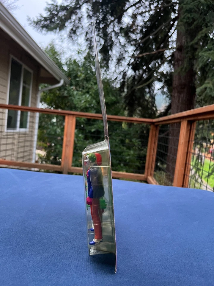 Knock-Out Joker Vintage Kenner Dark Knight Collection -RARE- MINT on Crisp Card - Image 4 of 4