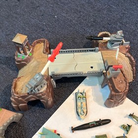 Micro Machines Military Lot. Viper Canyon & Thunder Crossing + 17 Loose Forces