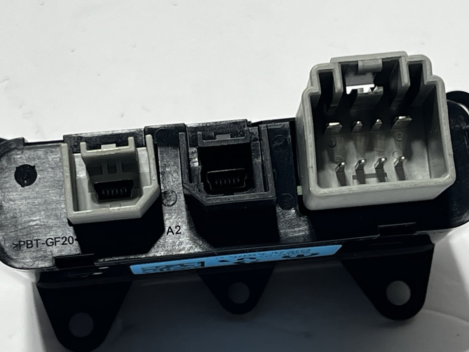 2022 MASERATI LEVANTE MODENA USB SD AUX PORT PANEL 06701551660 OEM 21-24
