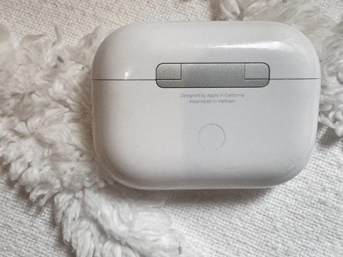 Genuine Apple AirPod Pro 2nd Gen Charging Case A2700 Only - No AirPods - Used - Picture 2 of 2