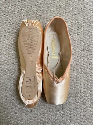 Freed Of London Pointe Shoes - Classic Plus, Size 5 Medium (No X), Wineglass