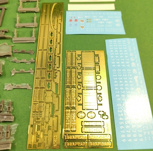Soviet Electric locomotive VL80s (2 sections) H0 scale 1/87 Kit for assembly - Picture 9 of 12