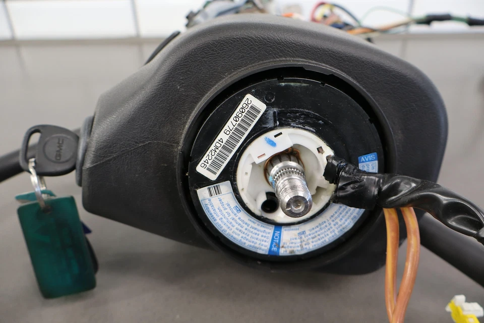 03-06 GMC Silverado Sierra Yukon XL 1500 2500 Steering Column *Radio Control Opt - Image 4 of 4