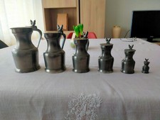 SERIE DE 6 PICHETS EN ETAIN DU MANOIR N° - 2 - 3 - 4 - 5-6-7