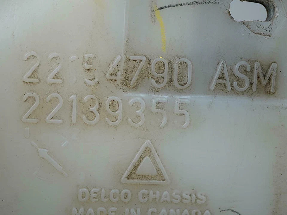 1995 - 1999 Chevrolet Cavalier Windshield Washer Reservoir Bottle Tank 22139355 - Image 3 of 4