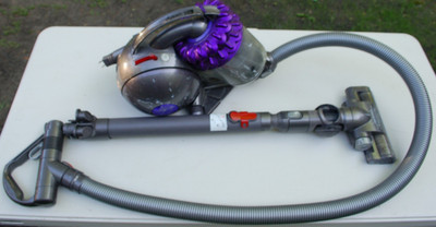 Dyson Animal DC47 Bagelss Canister Vacuum Cleaner